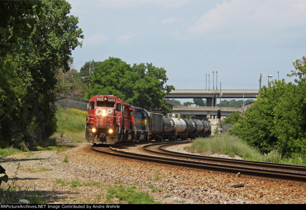 CP 5975 and train 642 snake through the Grand Avenue S-curve